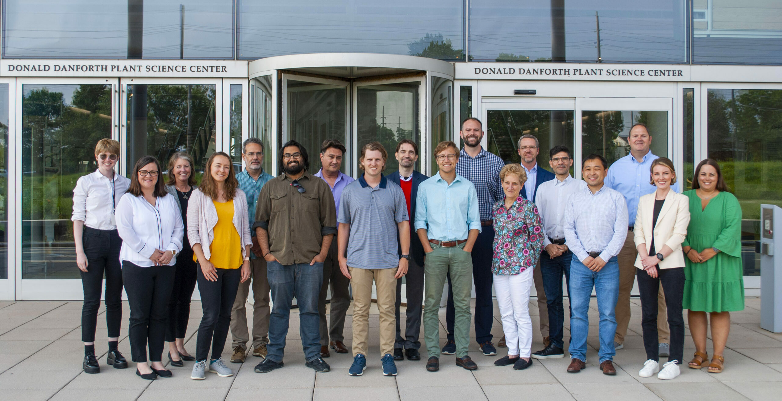 Group of people from the selected sustainable agriculture companies of the IN2's twelfth cohort.